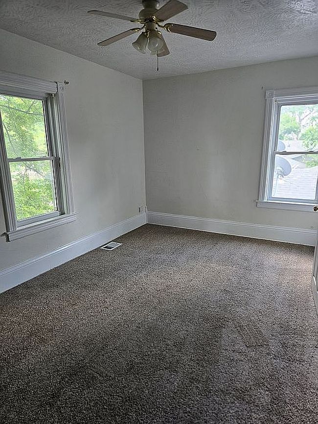Photo of 210 S 3rd St, Jefferson, SD