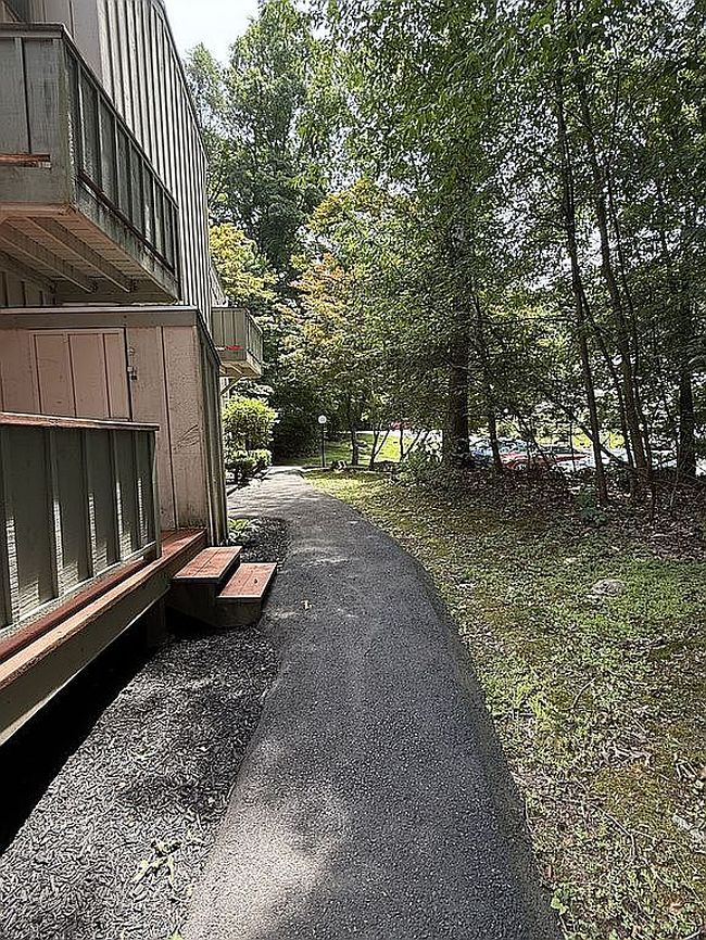 Photo of 54 Wauwinet Ct, Guilford, CT