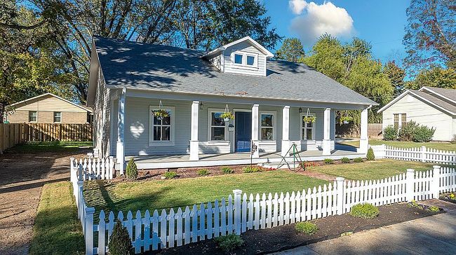Image of 307 W College St
