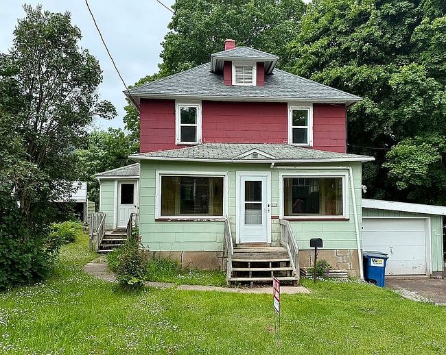 Photo of 604 4th St, Houghton, MI