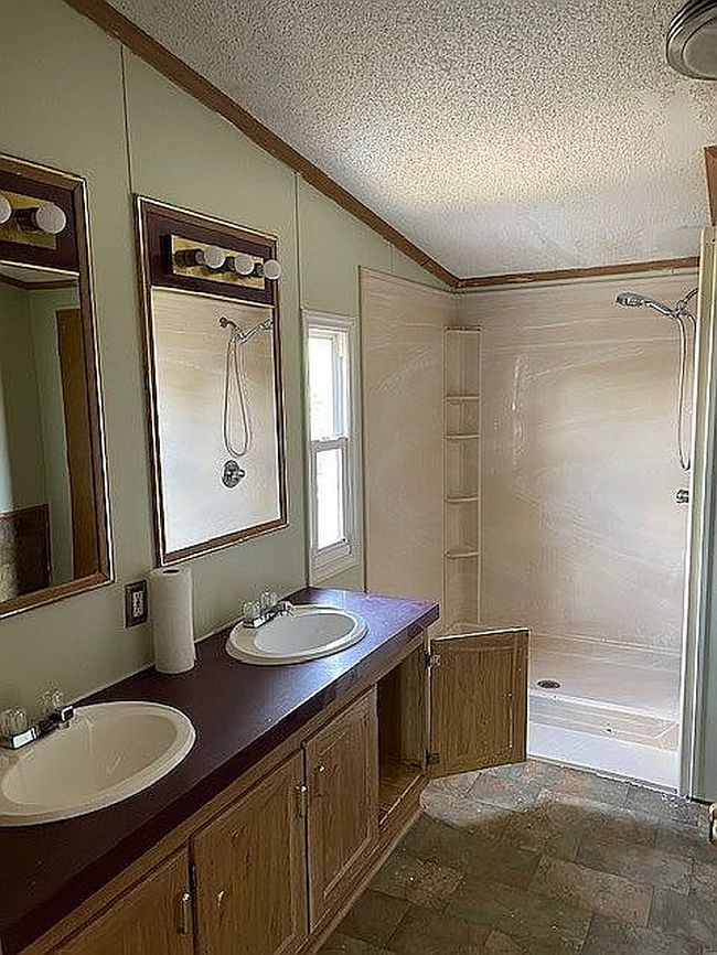 Photo of 139 Gina Ln, Taylorsville, NC