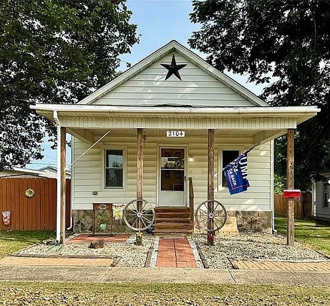Photo of 2104 Moultrie Ave
