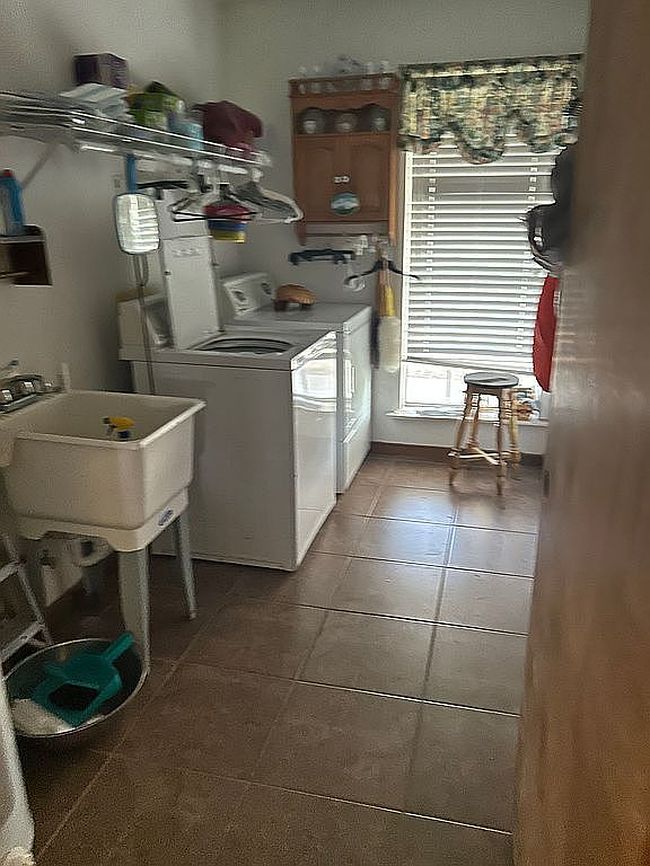 Image of 1718 Barney Hoffpauir Rd