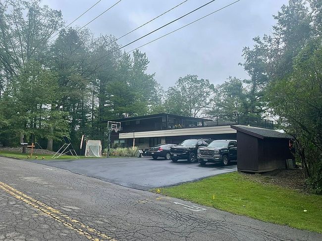 Photo of 740 Larchmont Rd