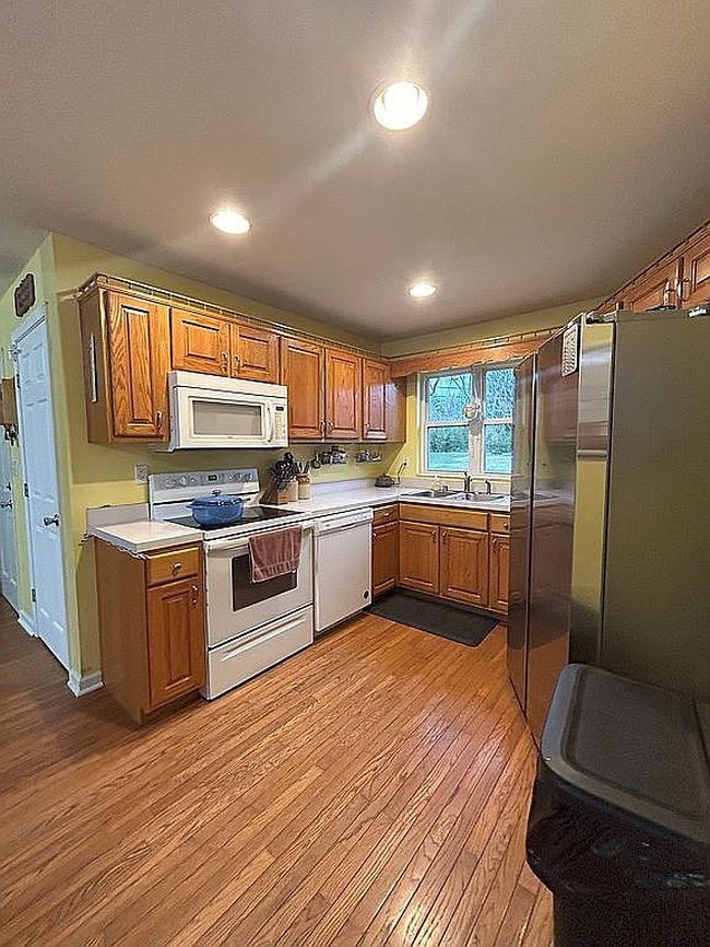 Additional photo 2 of property located at 858 Hillcreek Dr