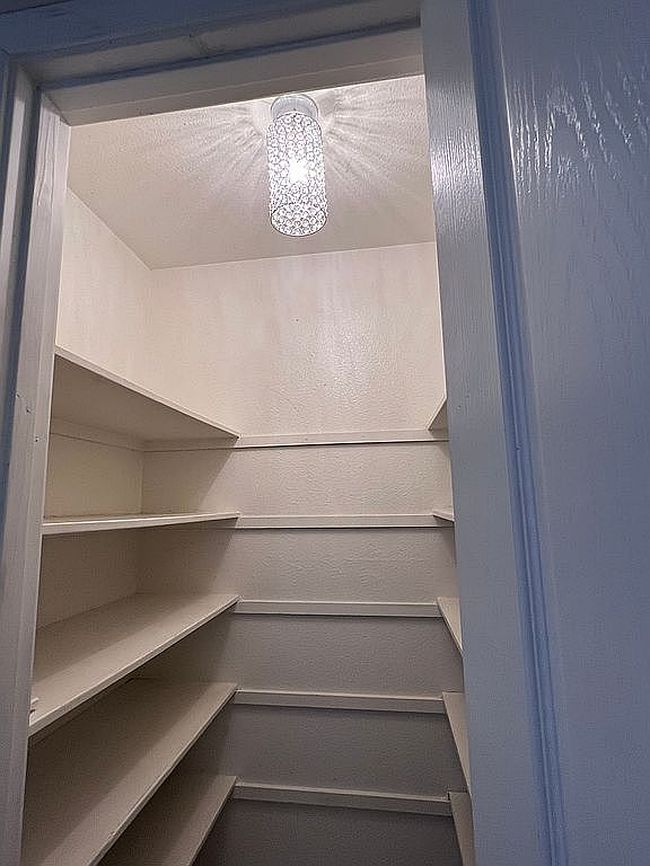 Additional photo 3 of property located at 1260 E Emerald Ave