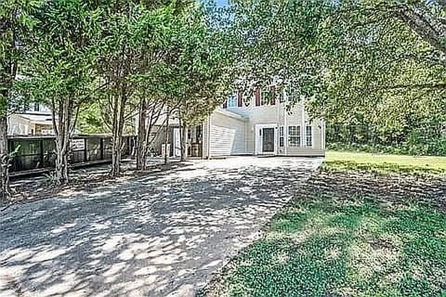 Photo of 52 Hampton Dr, Cartersville, GA