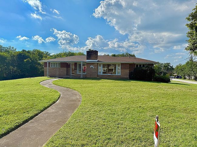 Additional photo 3 of property located at 401 S Holly St