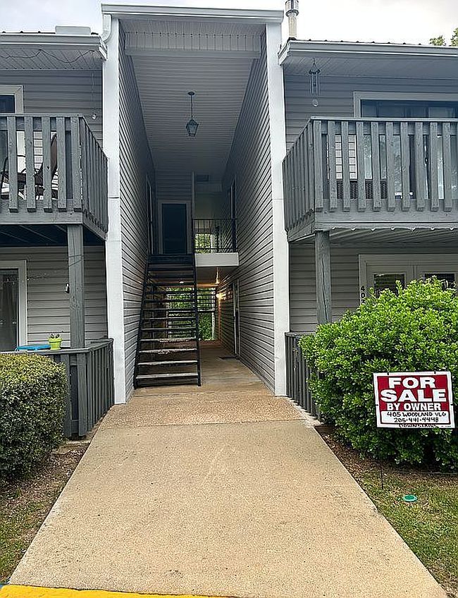 Image of 405 Woodland Vlg
