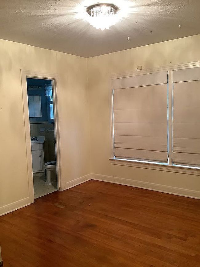 Photo of 2660 Long St, Beaumont, TX