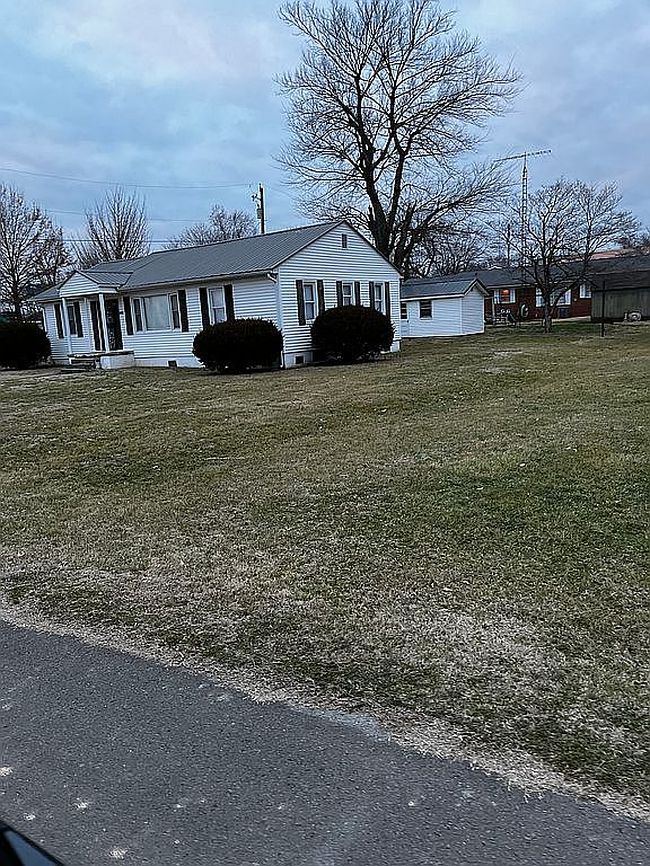 Photo of 118 W Pierson St, Fredonia, KY