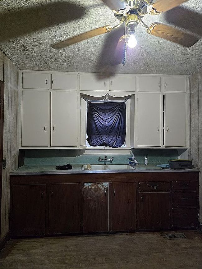 Photo of 221 S Pearlette St, Meade, KS