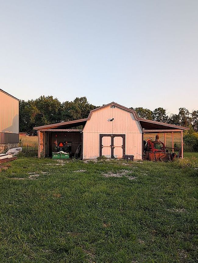Photo of 18275 182nd St, Tonganoxie, KS