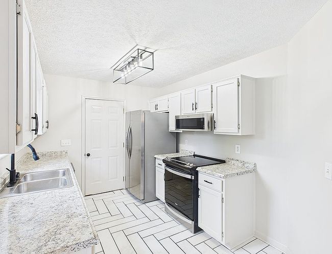 Additional photo 3 of property located at 201 Greenleaf Dr