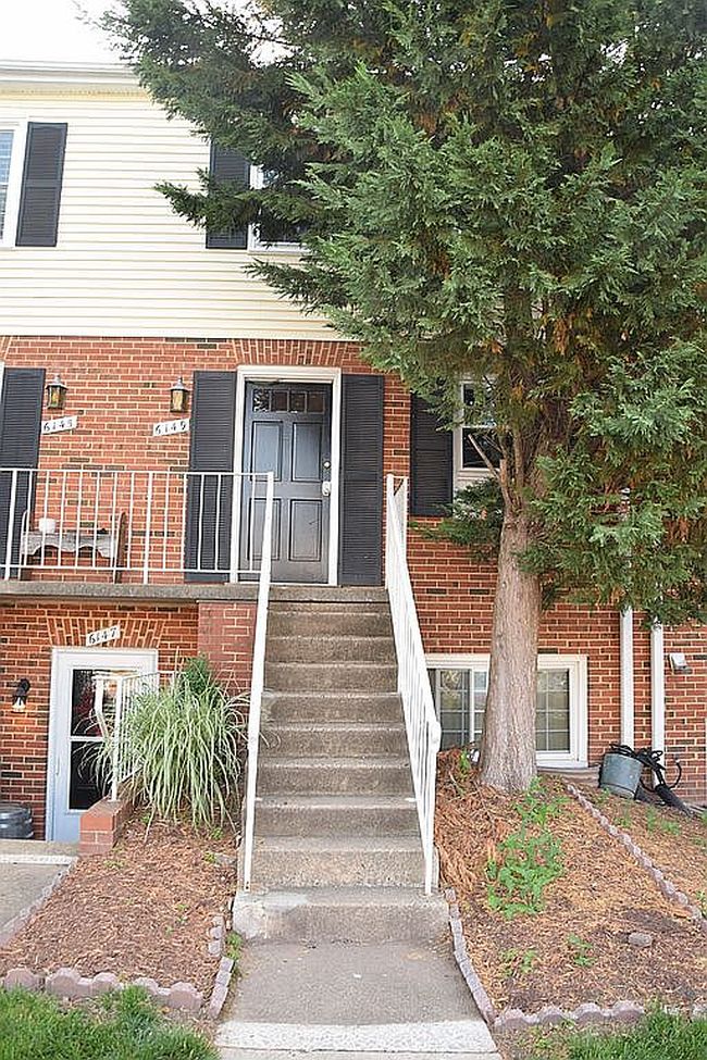 Photo of 6149 Strasburg Dr, Centreville, VA