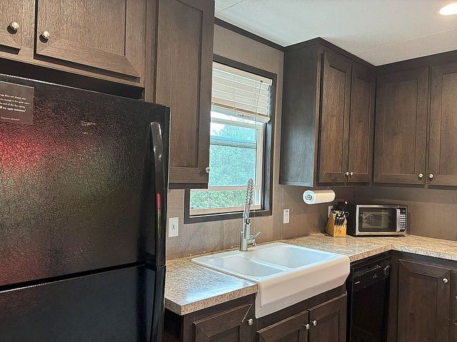 Image of 16 Connie Dr
