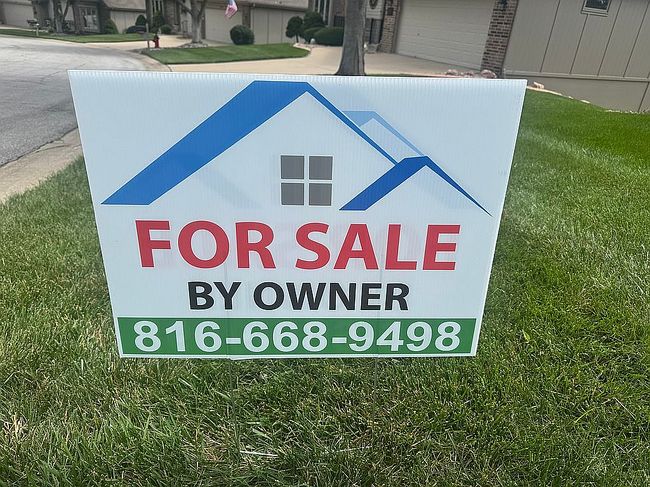 Photo of 8604 N Chatham Cir, Kansas City, MO