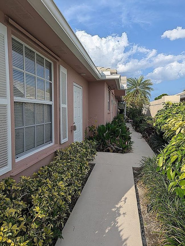 Image of 1248 Nw Bentley Cir Apt A