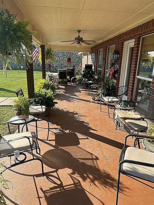 Additional photo 3 of property located at 1017 Oak Hollow Ln