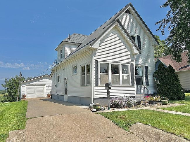Photo of 504 17th St, Belle Plaine, IA