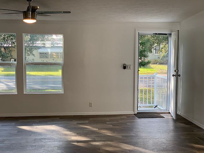 Image of 851 Laurel Cir