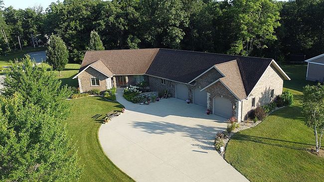 Photo of 300 Oak Valley Dr, Goodfield, IL