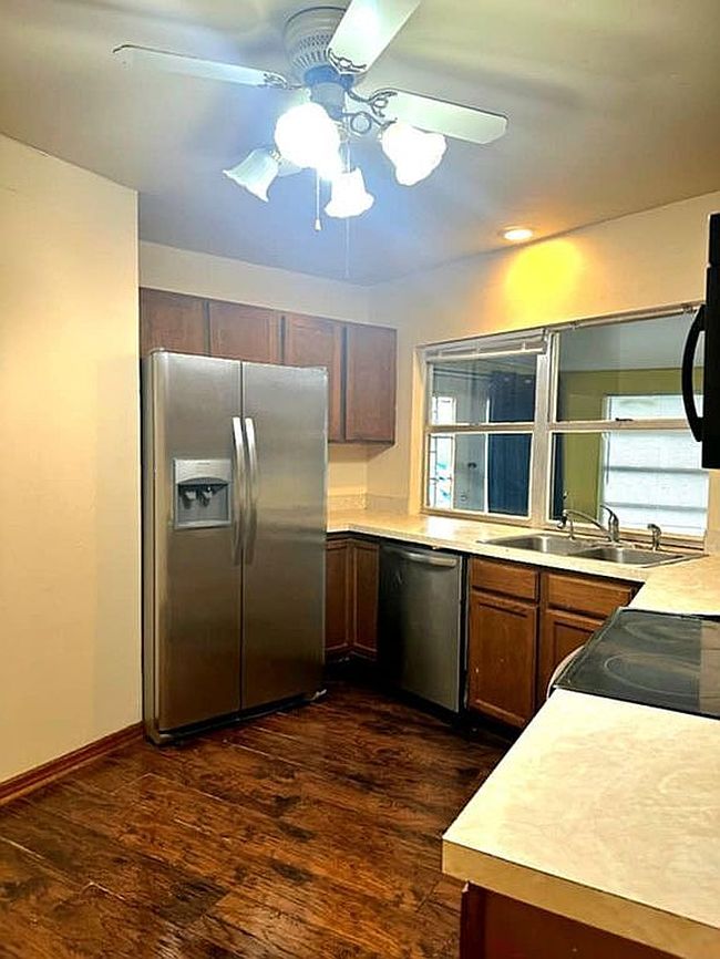 Preview of property located at 690 Colchester Ave