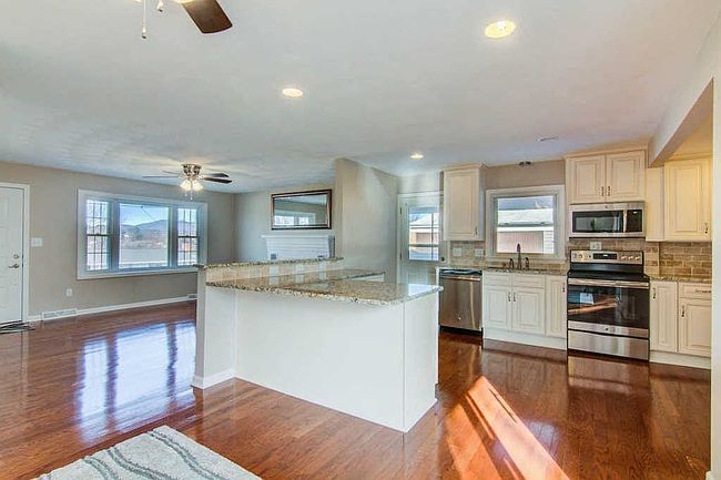 Photo of 8108 Squirrel Run Rd, Springfield, VA