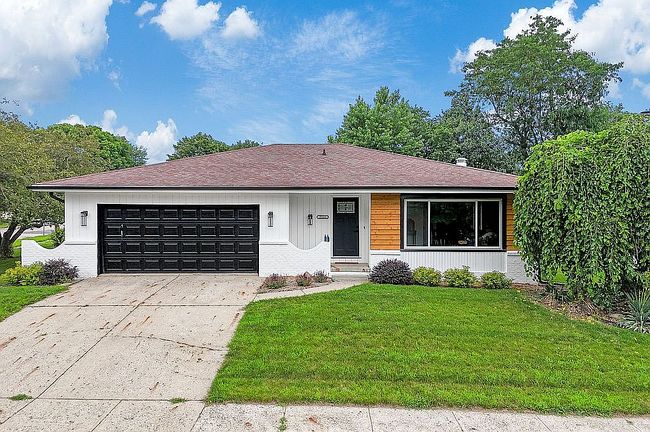 Photo of 7929 Townsend Ave, Urbandale, IA