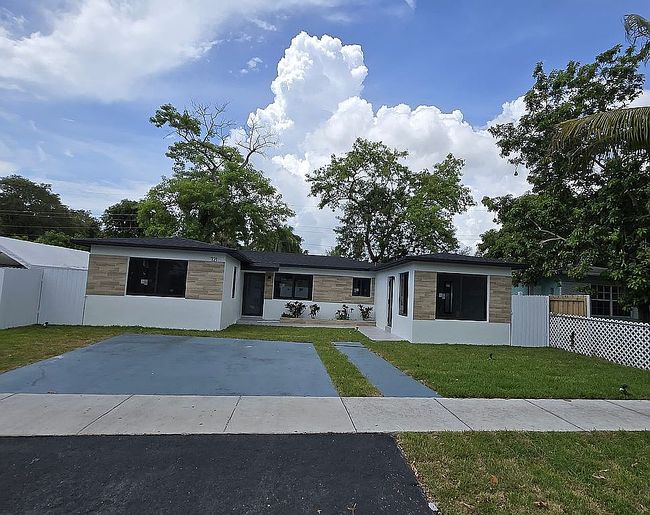 Photo of 721 Sw 5th Ct, Hallandale Beach, FL