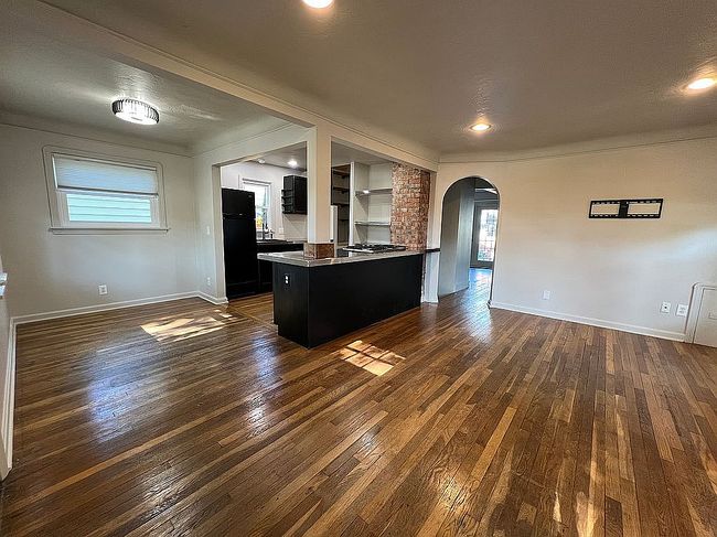 Photo of 1298 French Ave, Lakewood, OH