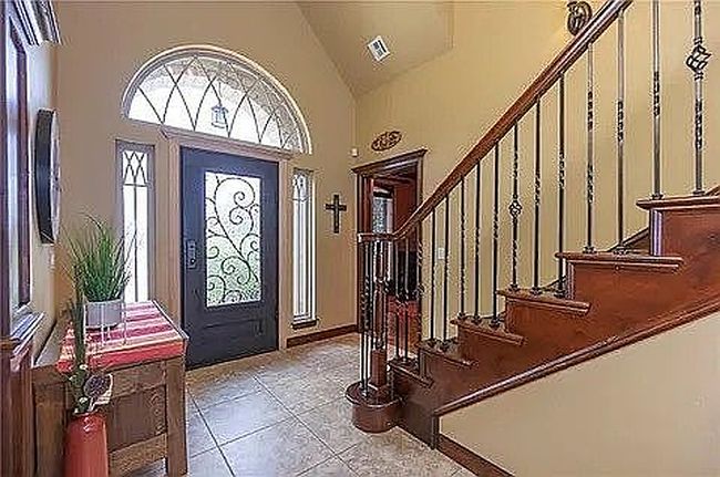 Additional photo 1 of property located at 2100 Pembroke Ln