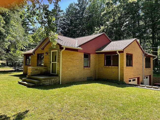 Preview of property located at 704 Graafschap Rd