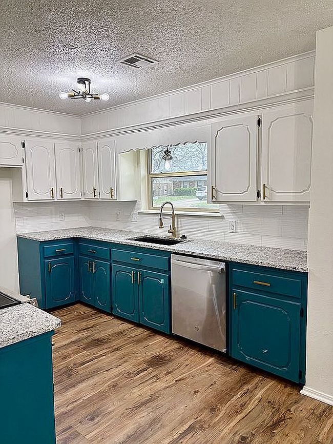 Additional photo 1 of property located at 426 Burbank St