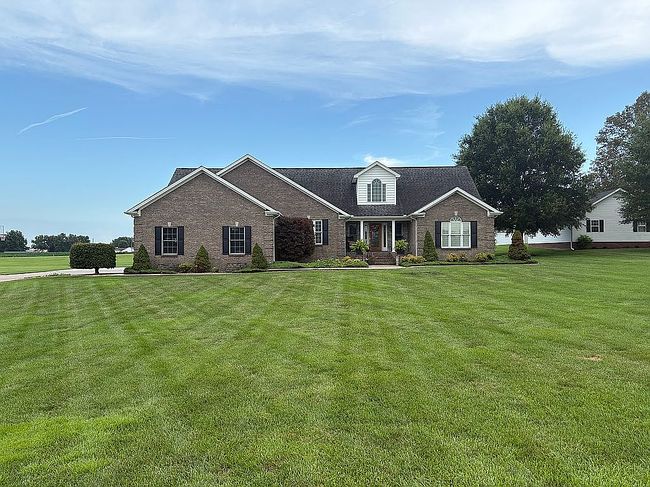Photo of 77 Chase Ln, Mayfield, KY