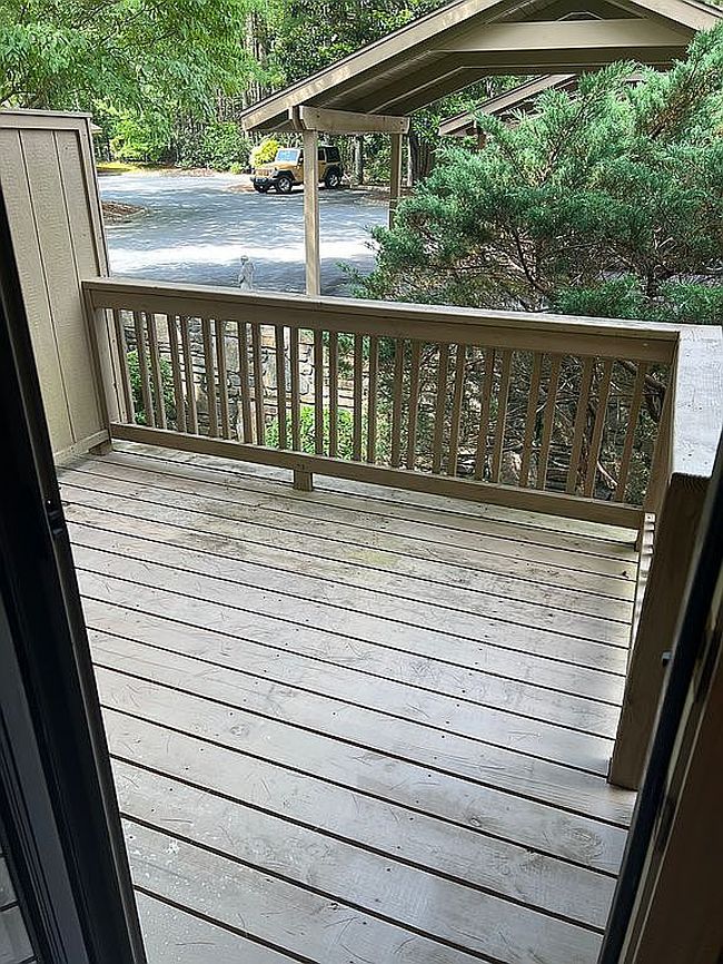 Photo of 305 N Scarlet Oak Ln, Hendersonville, NC