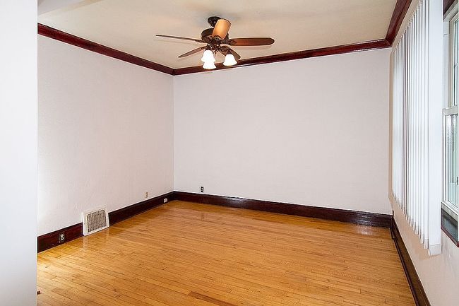 Image of 1112 University Dr S