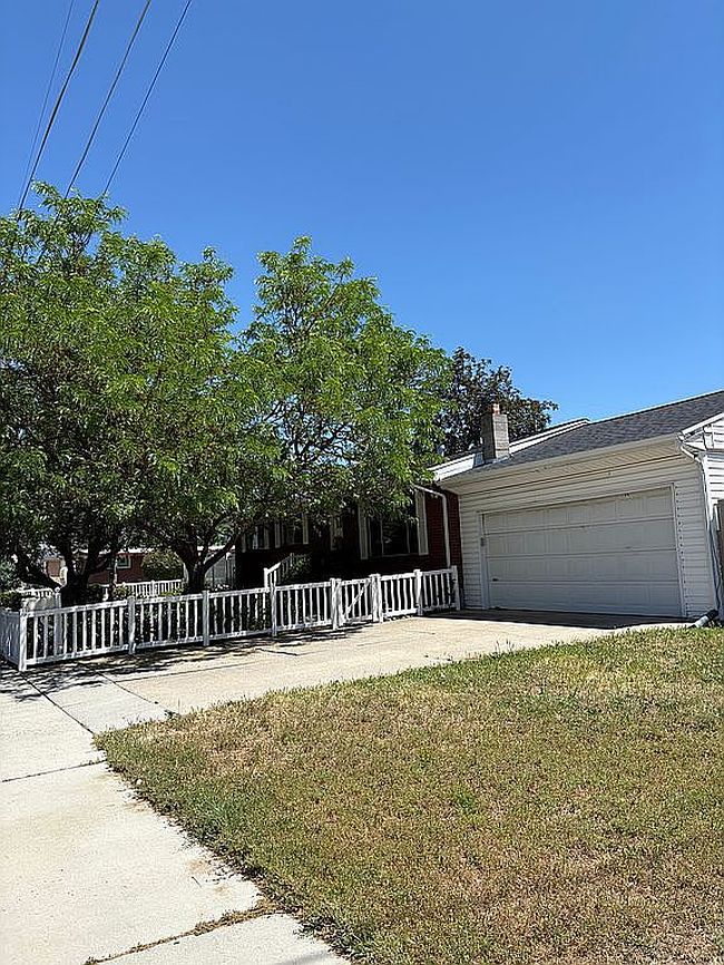 Image of 715 S 900th St E