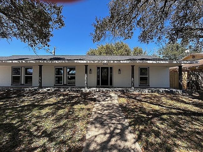 Additional photo 1 of property located at 2704 E Loma Vista Ave