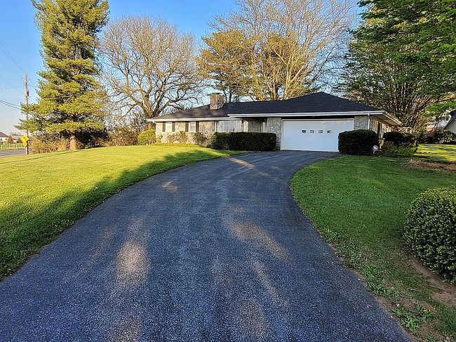 Image of 2 Colonial Dr