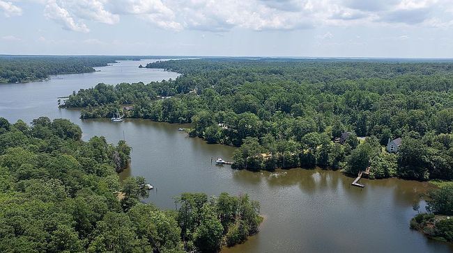 Additional photo 3 of property located at 144 Club View Dr