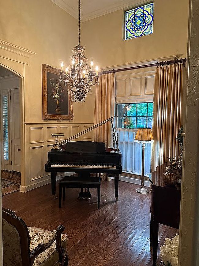 Photo of 5004 Williamsburg Pl