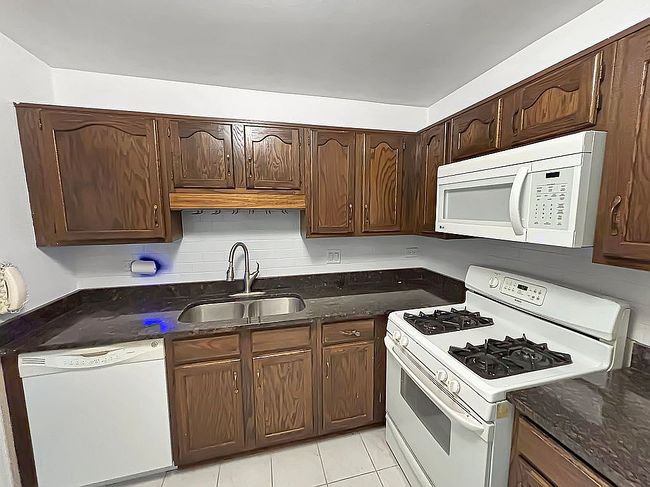 Photo of 950 E Wilmette Rd Unit 215, Palatine, IL