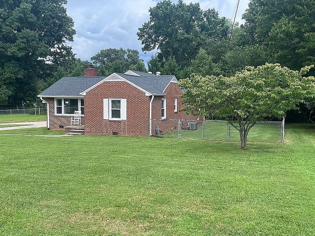 Photo of 2272 May Dr, Burlington, NC