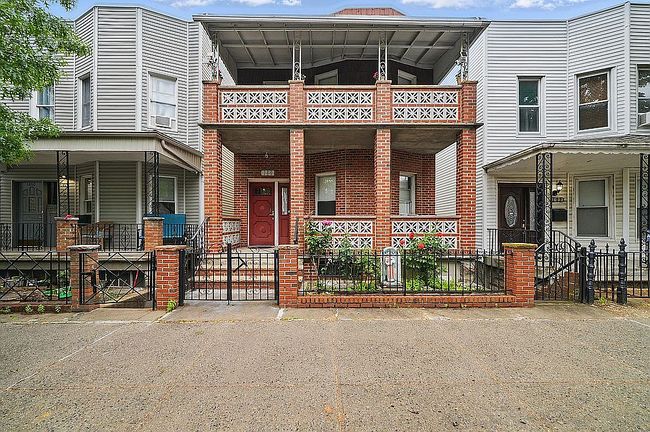 Image of 1858 Wallace Ave