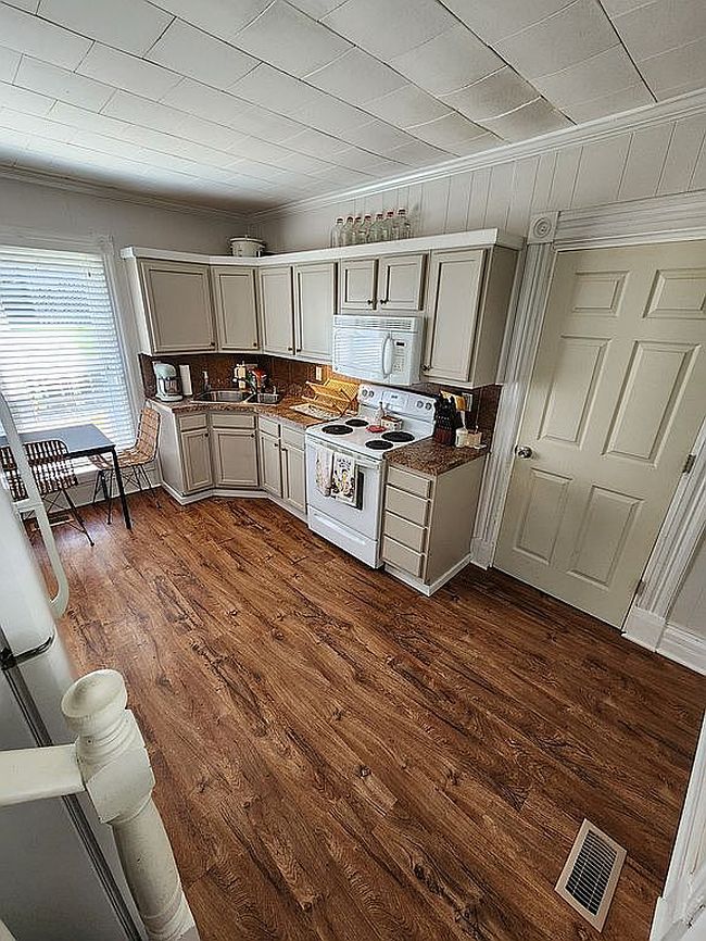 Photo of 409 Maple Ave, Falmouth, KY
