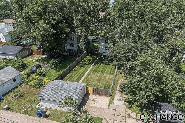 Photo of 1437 W High St, Davenport, IA