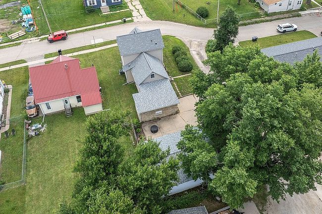 Photo of 410 4th St, Marion, IA