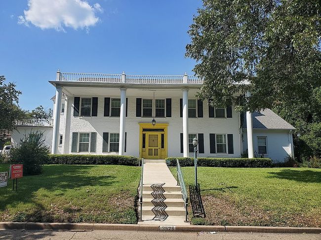 Image of 3525 Carondolet Blvd