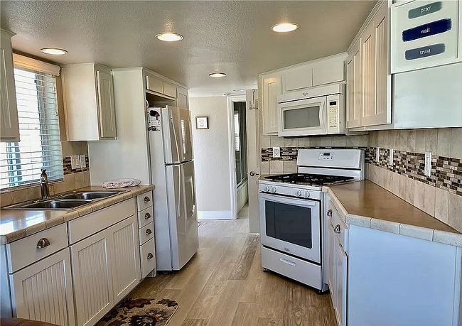 Image of 200 S Dolliver St Space 162